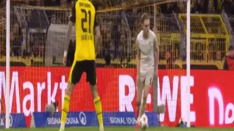 图赫尔透露：贝林厄姆离场时情绪沮丧，黄牌真相揭秘！