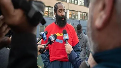 铜梁龙战新鹏城半场0-0，周定洋错失良机，本科维奇染红